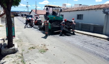 Prefeitura de Patos inicia pavimenta��o asf�ltica em mais de 30 ruas da cidade