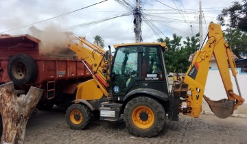 Prefeitura de Patos realiza a��es de limpeza, ilumina��o e revitaliza��o em diversos bairros