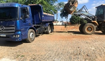 Secretaria realiza limpeza, manuten��o e servi�os de ilumina��o em v�rios bairros de Patos
