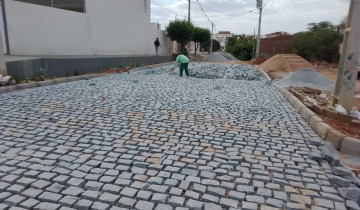 Prefeitura de Patos avan�a com servi�os de pavimenta��o, limpeza, ilumina��o e manuten��o urbana