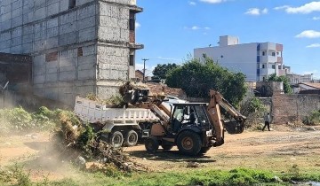 Prefeitura acelera mutir�o de limpeza e reformas em Patos