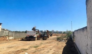 Prefeitura de Patos leva servi�os de limpeza a bairros e cemit�rios