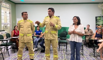 Prefeitura de Patos promove palestra sobre preven��o e combate a inc�ndios na vegeta��o para agricultores