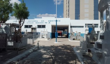 Prefeitura de Patos realiza servi�os de manuten��o nos cemit�rios para o Dia de Finados