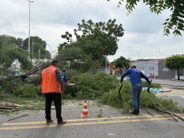 Defesa Civil de Patos, Secretaria de Meio Ambiente e Seinfra mobilizam a��es emergenciais ap�s chuvas desta sexta