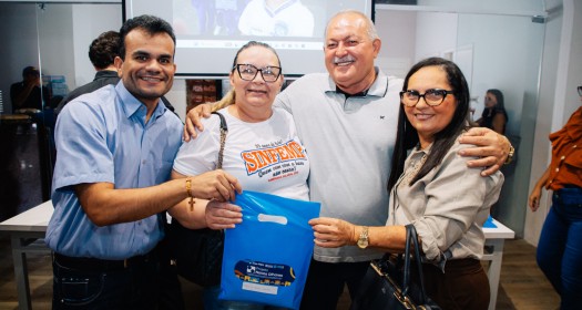 Aposentados e Pensionistas do PatosPrev recebem �culos de grau do Programa Novos Olhares