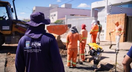 Prefeitura de Patos inicia opera��o tapa-buraco em parceria com o DER