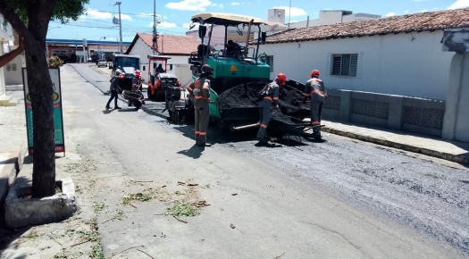 Prefeitura de Patos inicia pavimenta��o asf�ltica em mais de 30 ruas da cidade