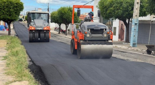 Recapeamento asf�ltico chega � Rua Enaldo Torres e melhora mobilidade entre bairros de Patos