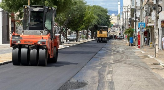 Recapeamento asf�ltico avan�a e chega � Rua Hor�cio N�brega, em Patos