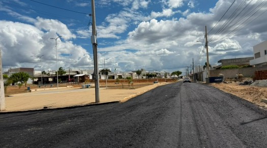 Prefeitura de Patos inicia asfaltamento e constru��o de bosque no Luar de Angelita, no bairro Novo Horizonte 