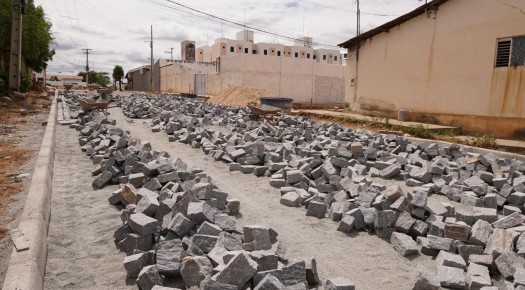 Prefeitura de Patos avan�a com obras de cal�amento no bairro Maternidade