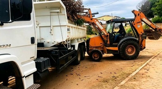 Prefeitura de Patos realiza servi�os de limpeza, pintura e manuten��o em v�rios bairros