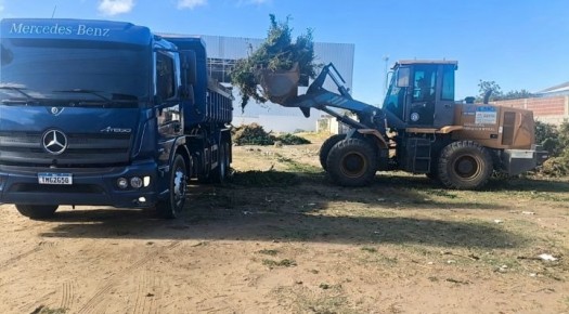 A��es de ilumina��o e limpeza atendem diversos bairros de Patos nesta quarta-feira (19)