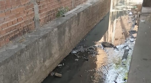 Prefeitura de Patos realiza servi�os de limpeza, manuten��o e pintura em v�rios bairros