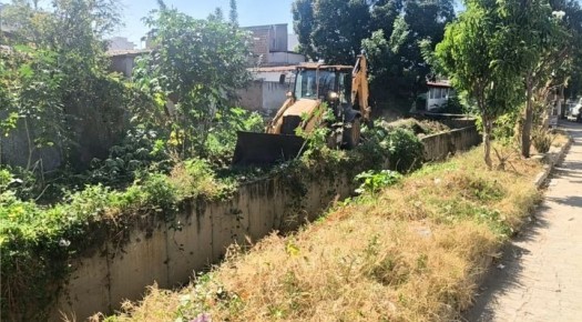 Patos recebe a��es de limpeza em canais, pra�a, cemit�rio e vias p�blicas nesta quarta