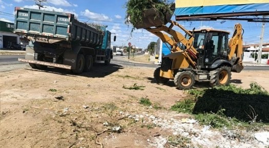 Prefeitura amplia a��es de limpeza e manuten��o em bairros de Patos