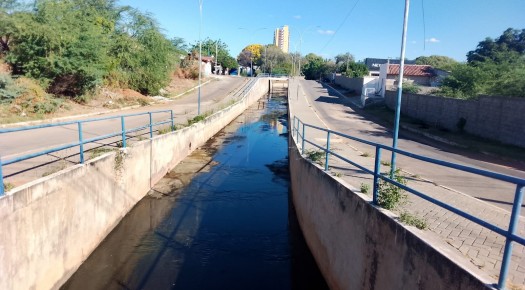 Prefeitura refor�a limpeza, manuten��o e recupera��o de espa�os p�blicos em Patos