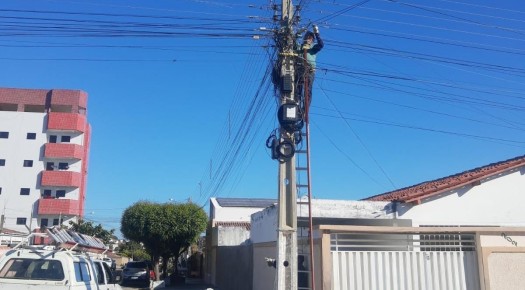 A��es de ilumina��o p�blica e limpeza urbana beneficiam bairros de Patos