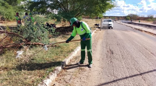 Prefeitura realiza limpeza e manuten��o em pontos de Patos