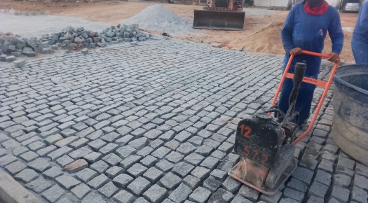 Prefeitura de Patos realiza servi�os de cal�amento, limpeza e capina��o nesta ter�a-feira (6)