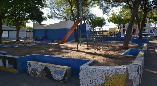 Prefeitura de Patos realiza reparos e pintura em pra�as p�blicas