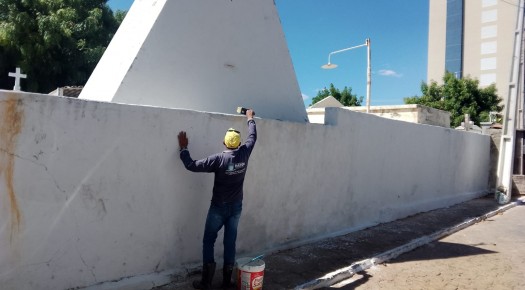 Prefeitura mant�m manuten��o urbana e inicia prepara��o dos cemit�rios para o Dia de Finados em Patos